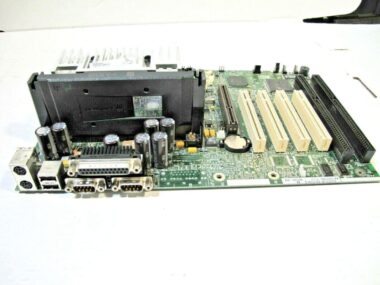Intel 681538-304 AL440LX Motherboard (4A4LL0X0.86A. 0012.P02) + PENT III CPU