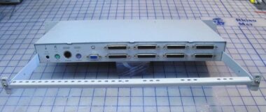 RARITAN COMPUSWITCH CS8R 8 PORT SWITCH (WITH RACK MOUNTS)