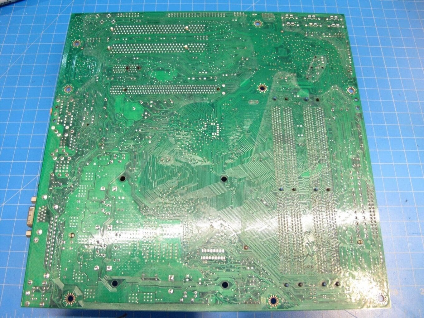INTEL DQ965GF LGA775 MOTHERBOARD D41676-603 WITH 2.13GHz CORE 2 DUO CPU