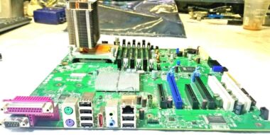 Dell 09KPNV MOTHERBOARD + 2.8GHz INTEL XENON SLBKR CPU + H/S