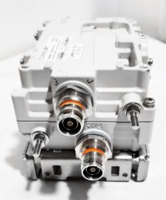 CommScope CBC426T-DS-43 Twin Diplexer 380-960MHz/1695-2690MHz + MOUNTING BRACKET