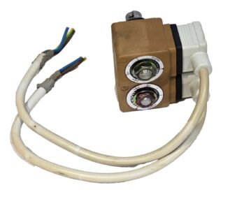LOT OF 2 - Honeywell LUCIFER 493500T4 F Solenoid Valve