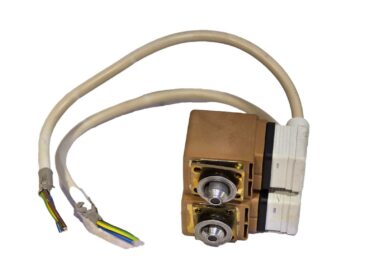 LOT OF 2 - Honeywell LUCIFER 493500T4 F Solenoid Valve