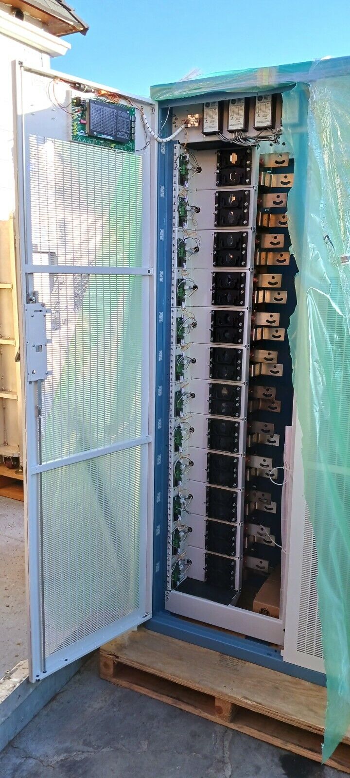 GE Lineage Power Galaxy Power Systems 4848/100, H569-434 Type BT Cabinet