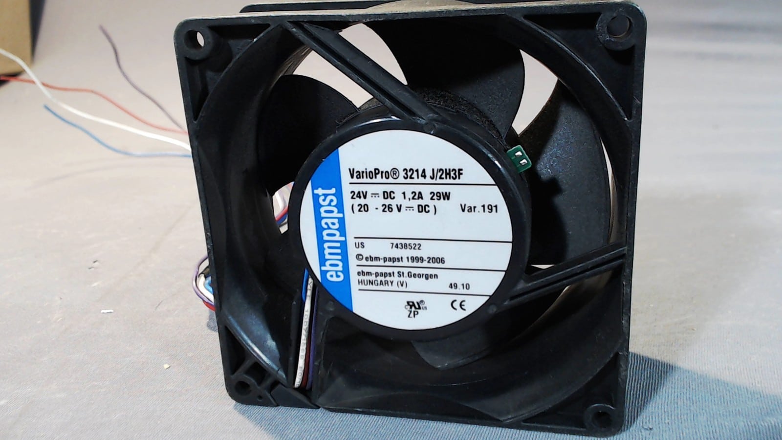 EBMPAPST VARIOPRO FAN 3214J/2H3F DC24V 1.2A 29W 92*92*38mm 4 WIRE