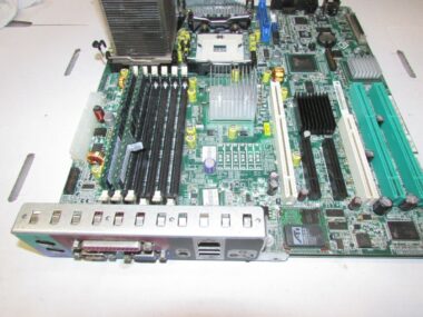 Dell 0P8611 Poweredge Server 1800 System Board + 1 XEON CPU + 2GB RAM