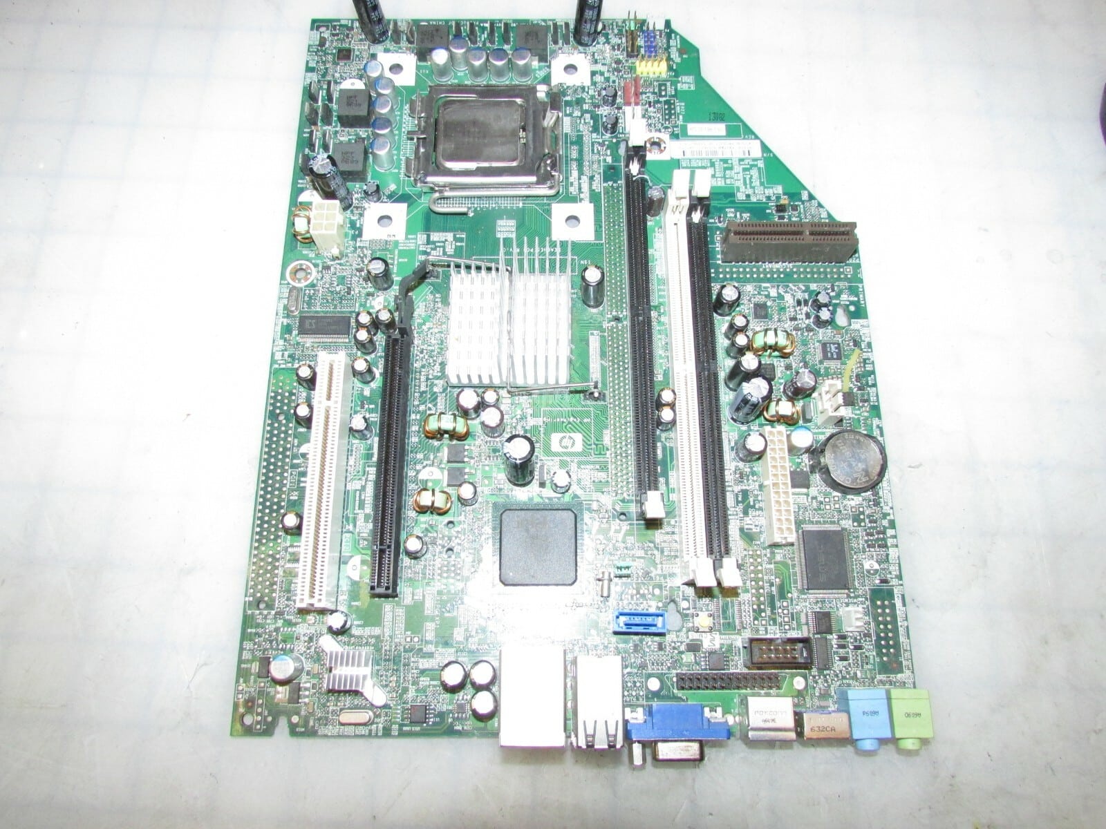 HP 381029-001 Motherboard WITH 2.80GHz PENTIUM 4