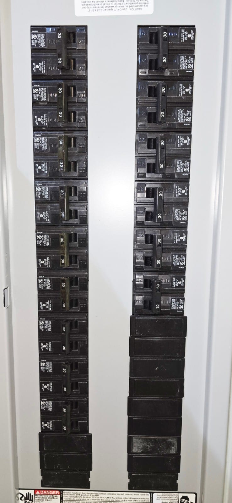 Siemens P1X42MC250AT Panelboard 250A 208V 3Ø w/15 B230 30A 2-Pole Breakers