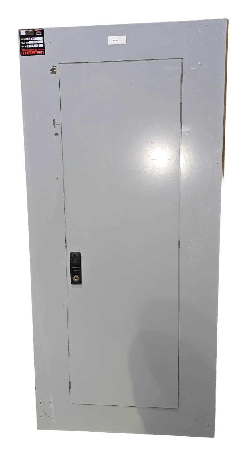 GE AQU3302RCX Panelboard 225A 208V 3Ph MLO w/8 THQB2120 20A 2-Pole Breakers