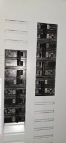 GE AQU3302RCX Panelboard 225A 208V 3Ph MLO w/8 THQB2120 20A 2-Pole Breakers