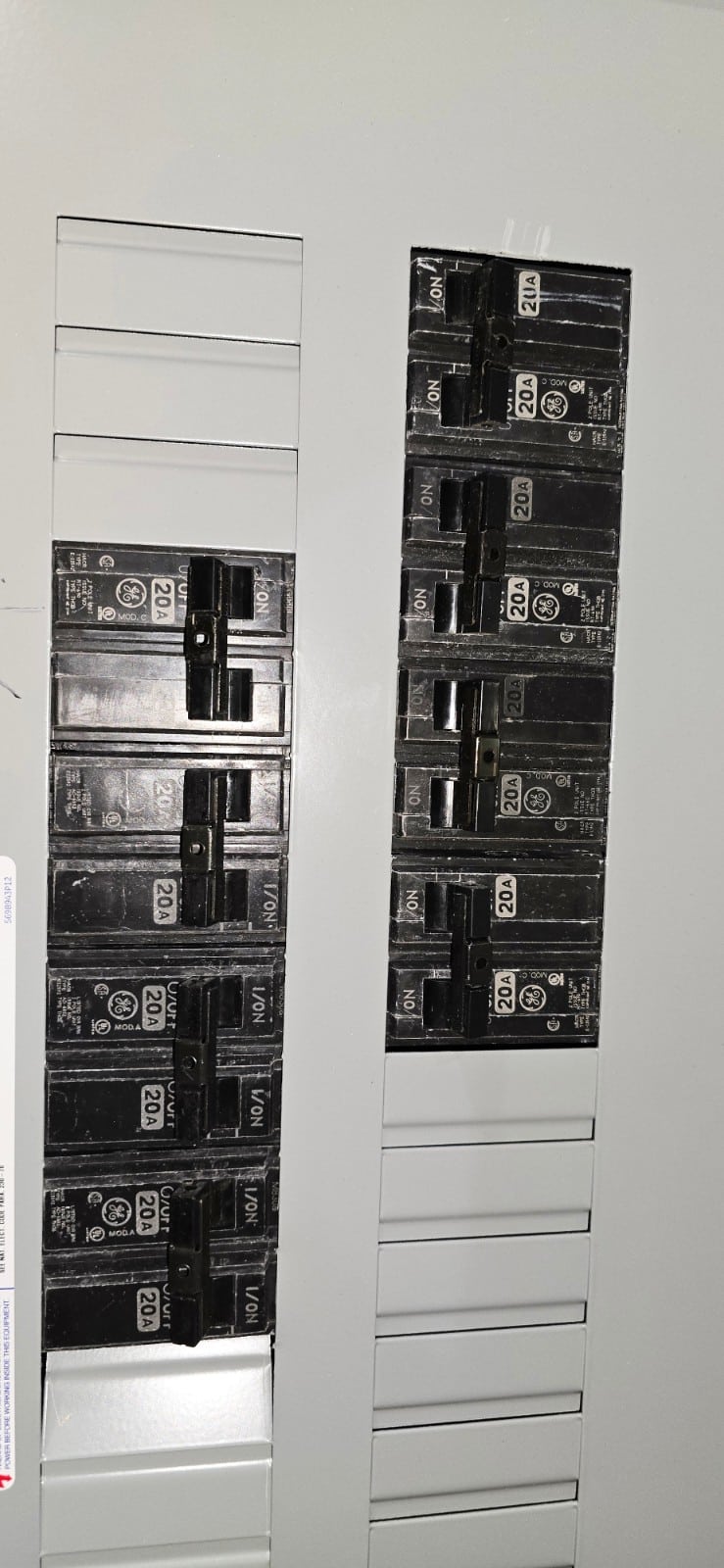 GE AQU3302RCX Panelboard 225A 208V 3Ph MLO w/8 THQB2120 20A 2-Pole Breakers