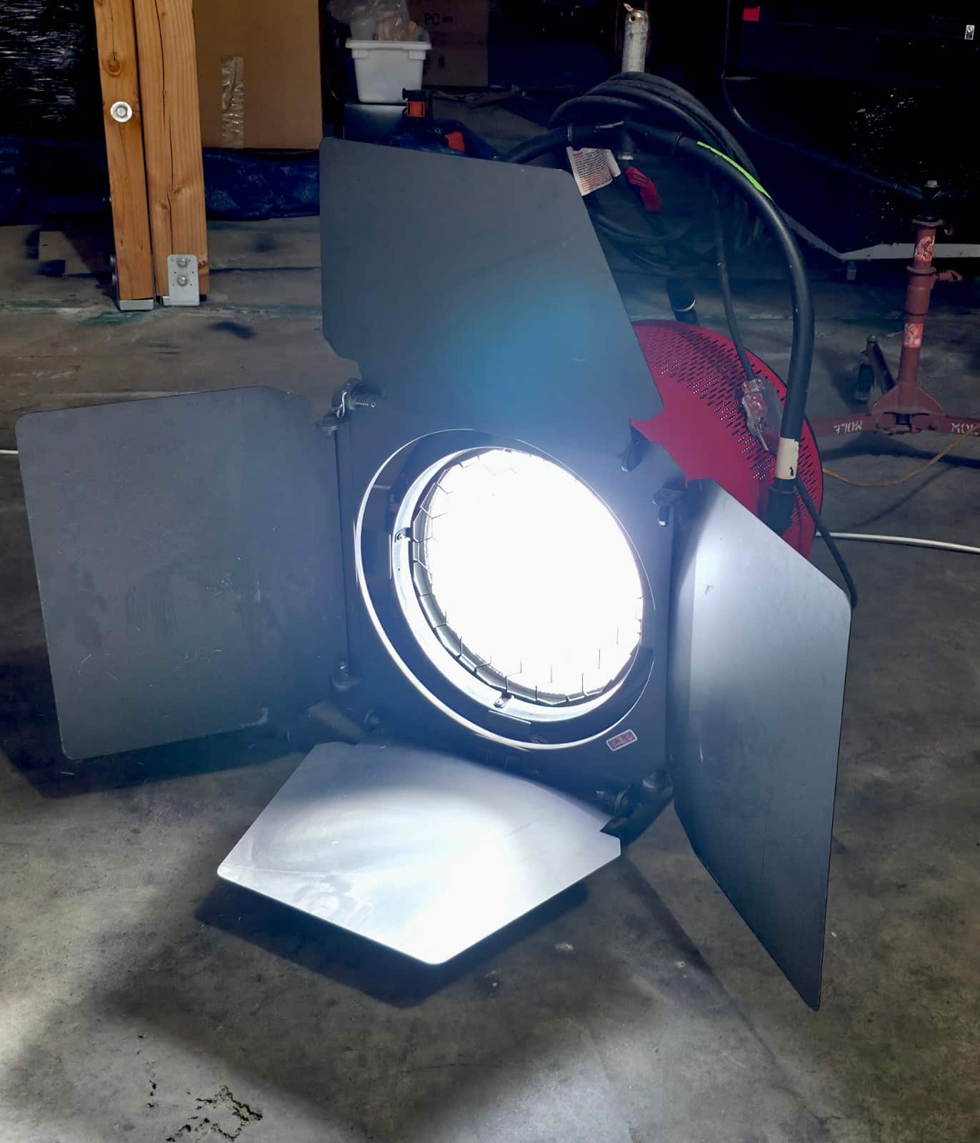 Mole-Richardson Vari-Tener LED 1500W 14" Fresnel Studio Light w/ Barn Doors & Gr