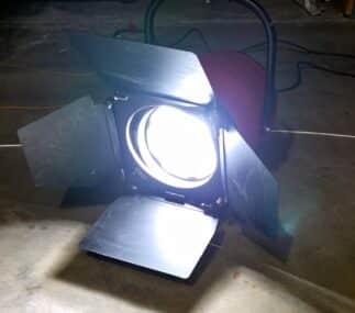 Mole-Richardson Senior LED Daylite 9351 900W 10" Fresnel Studio Light w/ Barn Do